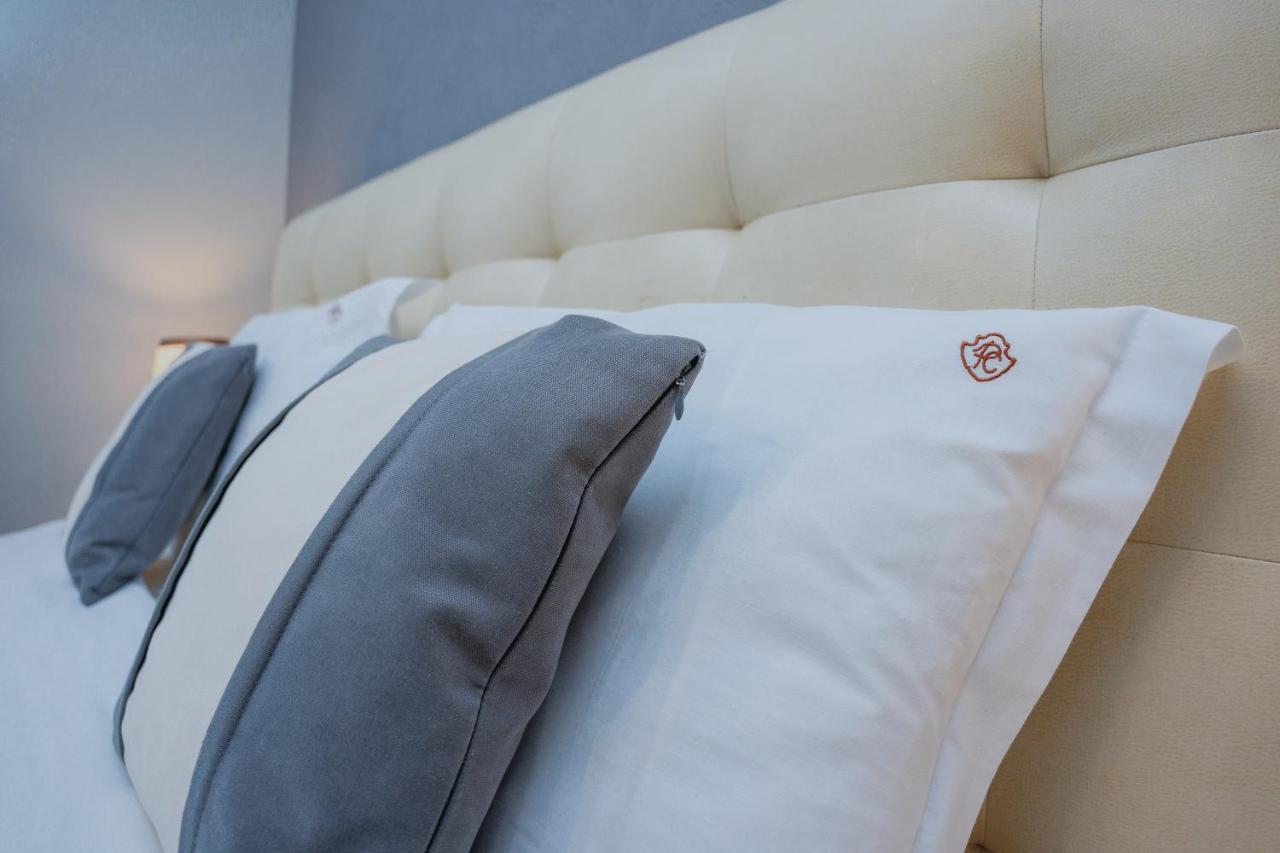 Hotel&Restaurant Premium Club ยาเรมชา ภายนอก รูปภาพ