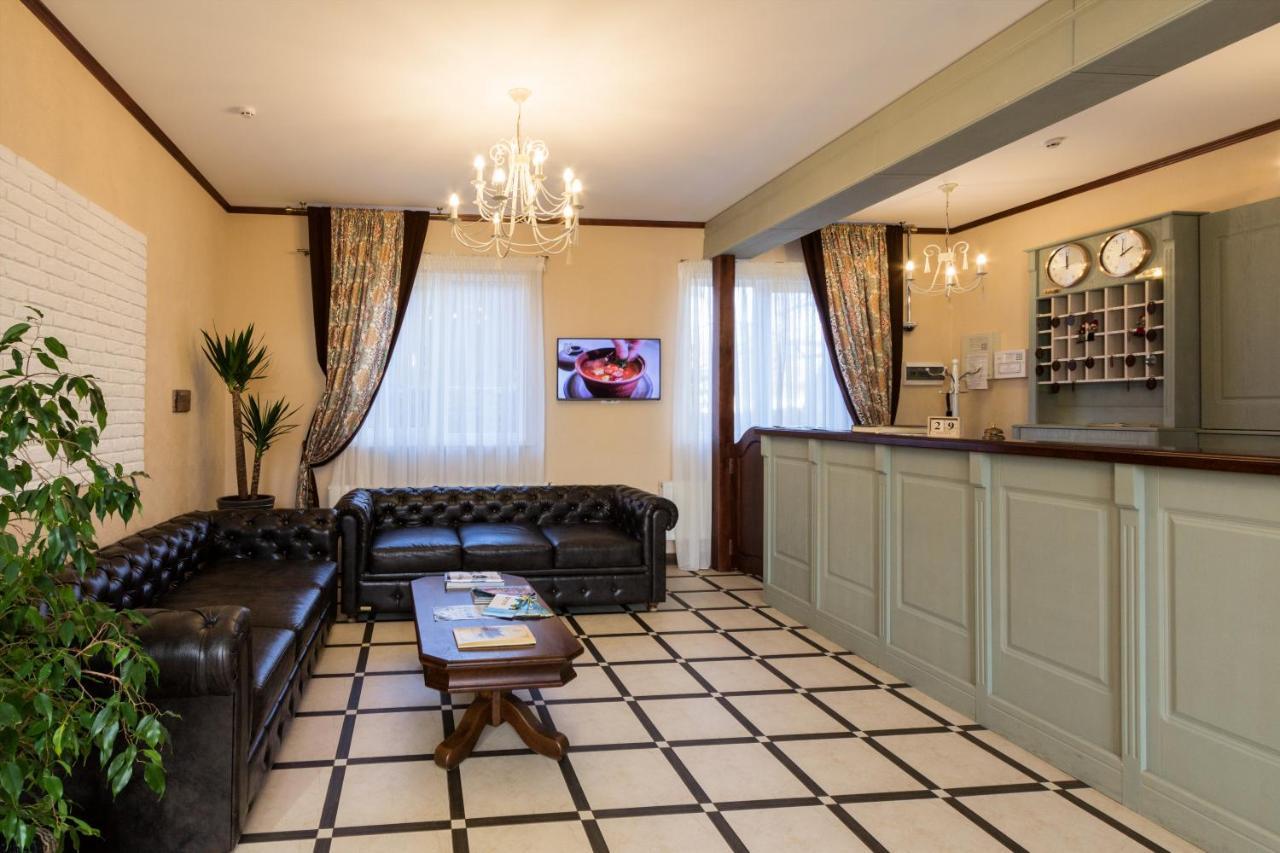 Hotel&Restaurant Premium Club ยาเรมชา ภายนอก รูปภาพ
