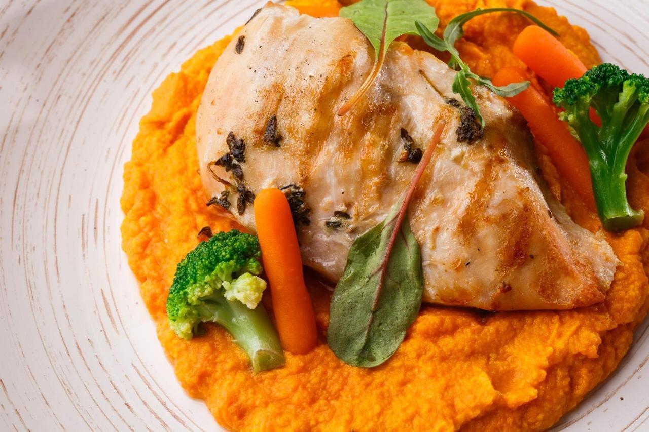 Hotel&Restaurant Premium Club ยาเรมชา ภายนอก รูปภาพ